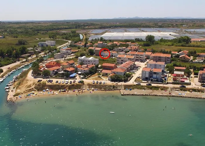 With Parking Space Nin, Zadar - 11402 דירה *